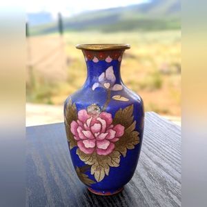 Vintage cloissone vase w floral motif